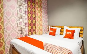 OYO 990 Stadion Residence Syariah